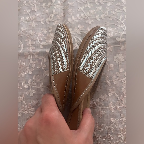 Hand embroidered silver flats Punjabi Jutti- Size 7.5 - Picture 8 of 13